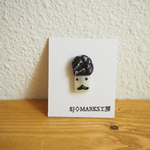 アフロヘアのヒゲおじさんのガラスブローチ♢マスクブローチ♢abb3997
