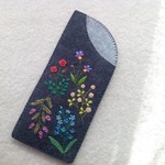 【再販】フェルトと刺繍の野の花のメガネケース  