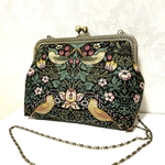 人気の　ウィリアムモリス　いちご泥棒　お散歩ポーチ