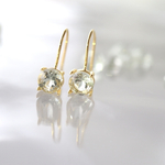 2月の誕生石。シルバー925 宝石質 グリーンアメジスト 一粒ピアス