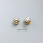 ミニコットンパールのゴールド縁取りピアス＆大粒コットンパールキャッチ