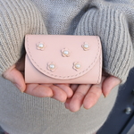 ［新作価格］片手に収まる本革財布♡大人可愛く　小花ちらし　春財布　プレゼント　軽い　小さい