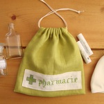 パリのpharmacie（薬局）刺繍の巾着