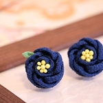 【紺】椿ピアス★つまみ細工 ★ イヤリングに変更可