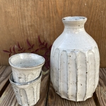 手作りの徳利とお猪口1個