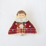 《　S様専用　》チェックとうさぎのワンピースのおんなのこbrooch（2/1)