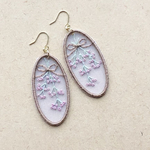 オーガンジー刺繍　ピンクのかすみ草のピアス/イヤリング