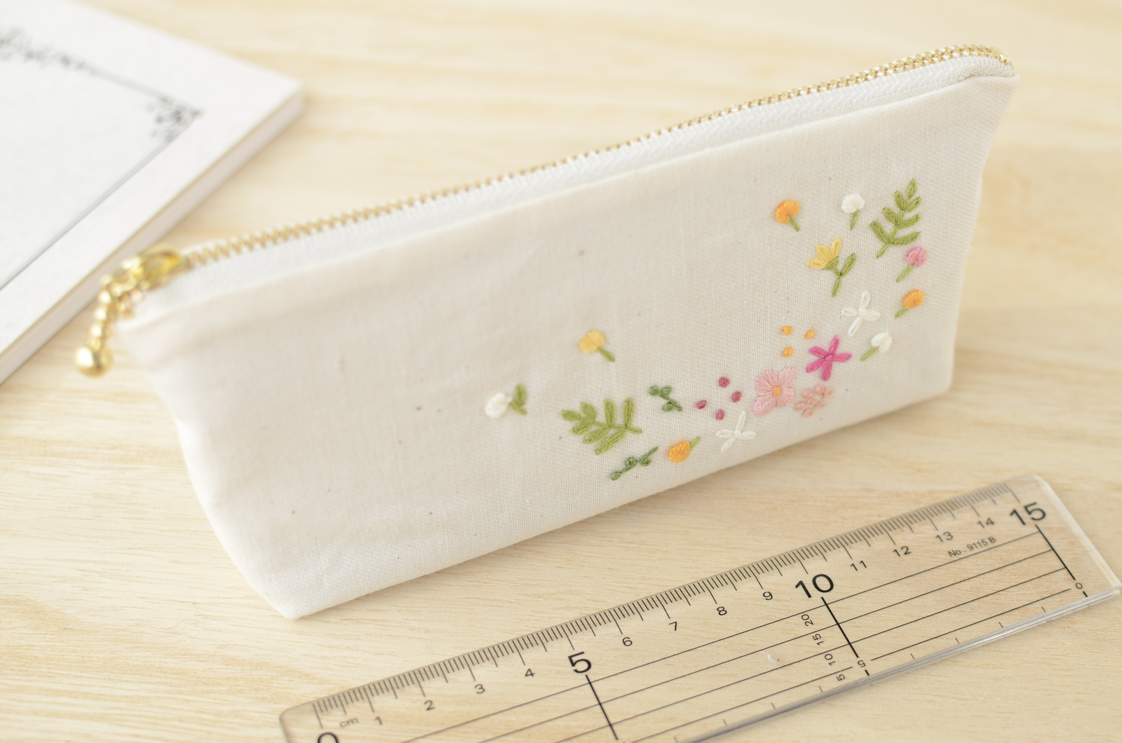 手刺繍のペンケース 小さめサイズ 内ポケット付き【受注制作】新生活