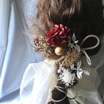 感謝SALE／紫陽花と飾り紐の髪飾り　レッド　／結婚式　成人式　卒業式　プリザーブドフラワー　ヘッドドレス　赤