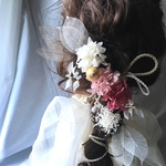 ピンクと赤の紫陽花のプリザーブドフラワーと飾り紐のヘッドドレス　