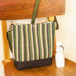 【在庫処分SALE】手織りマルチカラーストライプのショルダーバッグ（グリーン）