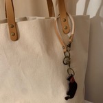 革の鍵なくさないでね。キーホルダーちゃ、猫ちゃん付き