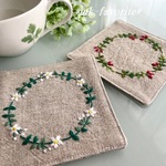 🌿リバーシブルの手刺繍コースター2点セット（ジャスミン&ローズヒップ）