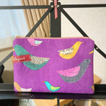 コラージュ風鳥さんイラストのフラットポーチ