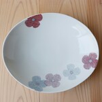 パスタ・カレー皿（アップリケ　赤）磁器　