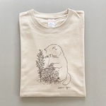 「マスターとお花たち」手描きデザインTシャツ　カラー/ニュアンスベージュ（5.6oz）