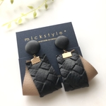 Leather & Leather イヤリング(ベージュ)