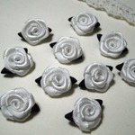 シロ×クロ葉っぱ付巻き薔薇1.5cm×20個セット