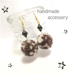 ブラウン&ホワイト♡ポンポンピアス