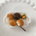 ワンプレートのブローチ♡ハンバーグ&ロールパン