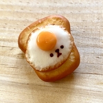 目玉焼きさんon theトーストブローチ