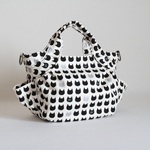 Sサイズ　生成り色　ラメ入り　CAT　FACE柄プリント生地　シュシュバッグ♪　Fm2 Lab.　猫柄