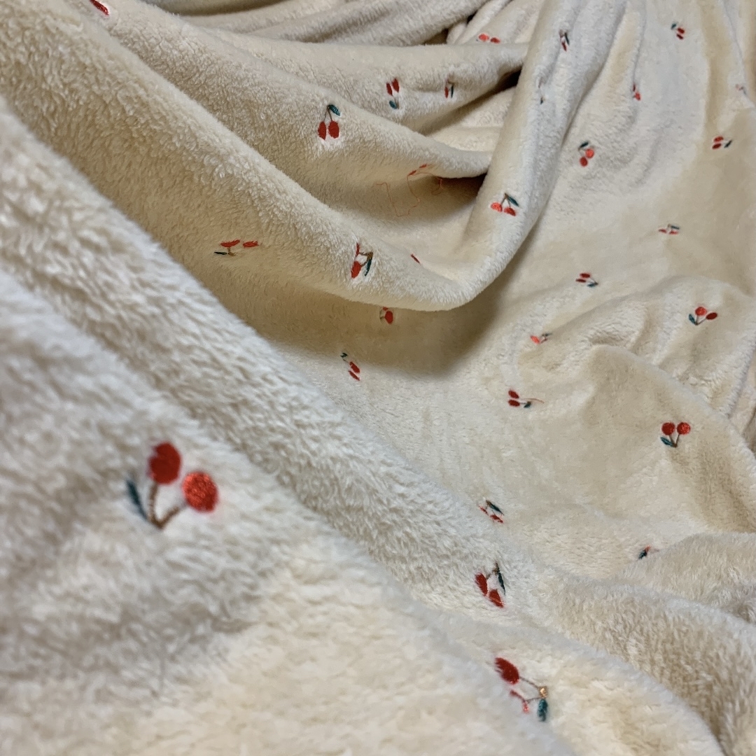 マイクロボア（チェリー刺繍・ベージュ ボア ファー ブランケット