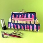 スリムタイプ キラキララメの口紅柄（ネイビー） ファスナーポケット付き   がま口ポーチ 化粧ポーチ プチギフト など