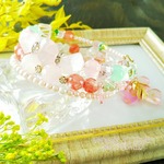 🌸春待ちコイルブレスレット　天然石ローズクォーツ　桜の花びらチャーム付き　送料無料