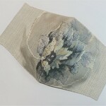 立体マスクⒸ【 本場白大島紬 芍薬 墨花 】ａ　2フィルターポケット付き　2枚仕立て