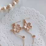 送料無料　揺れる桜ピアス♡ イヤリング　ハンドメイド