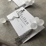 艶消しホワイト×シルバー　アシンメトリーピアス/イヤリング/サージカルステンレス