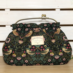  ウィリアム・モリス【いちご泥棒】ブラック★2way台形がま口バッグ★Moda fabrics★ストロベリーシーフ★Moda fabrics