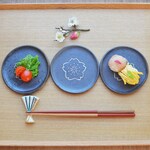 桜花紋小皿／黒・焼き〆陶器（レンジ、オーブン、食洗機ＯＫ）