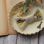 まるで本物みたいなミモザの刺繍が可愛いペットチョーカー