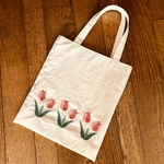 チューリップの刺繍バッグ