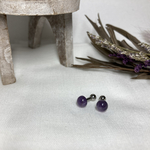 アメジストの軟骨ピアス