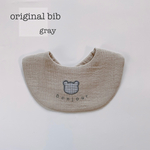 bear appliqué bib