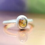 【・様専用】一点物　天然マダガスカル産スフェーン1.26ct 覆輪リング　アンティークテクスチャ　シルバー925　