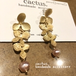 マットゴールド フラワー 淡水パール 揺れる ピアス 金属メッキピアスのみ