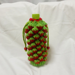 ニットの赤い苺ペットボトルホルダー