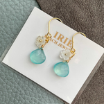 カルセドニーとシェルフラワーのピアス