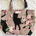ハンドメイド　トートバッグ☆お散歩バッグ　【黒猫と薔薇】