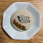 羊の刺繍ブローチ　38mmくるみボタン