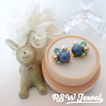 マットパール×bijouのピアス/イヤリング 青系