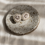 アネモネ刺繍イヤリング（ホワイト）