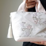 【シルバー・薄ピンク　小花模様　トート型バック】日常使い、結婚式、パーティー、お呼ばれの日に。