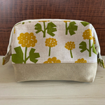 ころんと丸い大きなミモザ柄のポーチ
