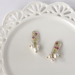 ku*momo𓆸𓇢 春待ちスティック レジン フラワー じゃらじゃらパールピアス