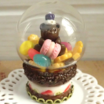 《フェイクスイーツ》お菓子とくまさんのガラスドーム(チョコクリームver.)